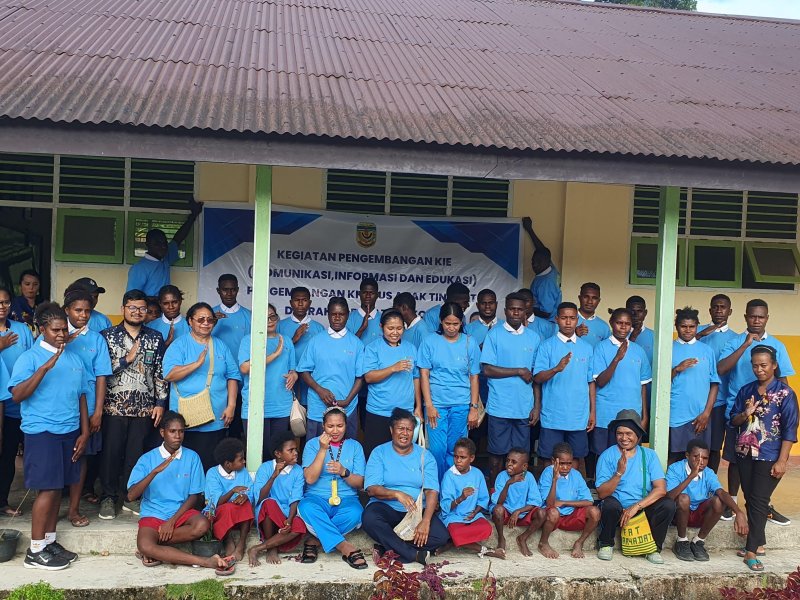 Arungi Laut 9 Jam, PN Kota Timika Papua Beri Edukasi Hukum ke Anak Pesisir