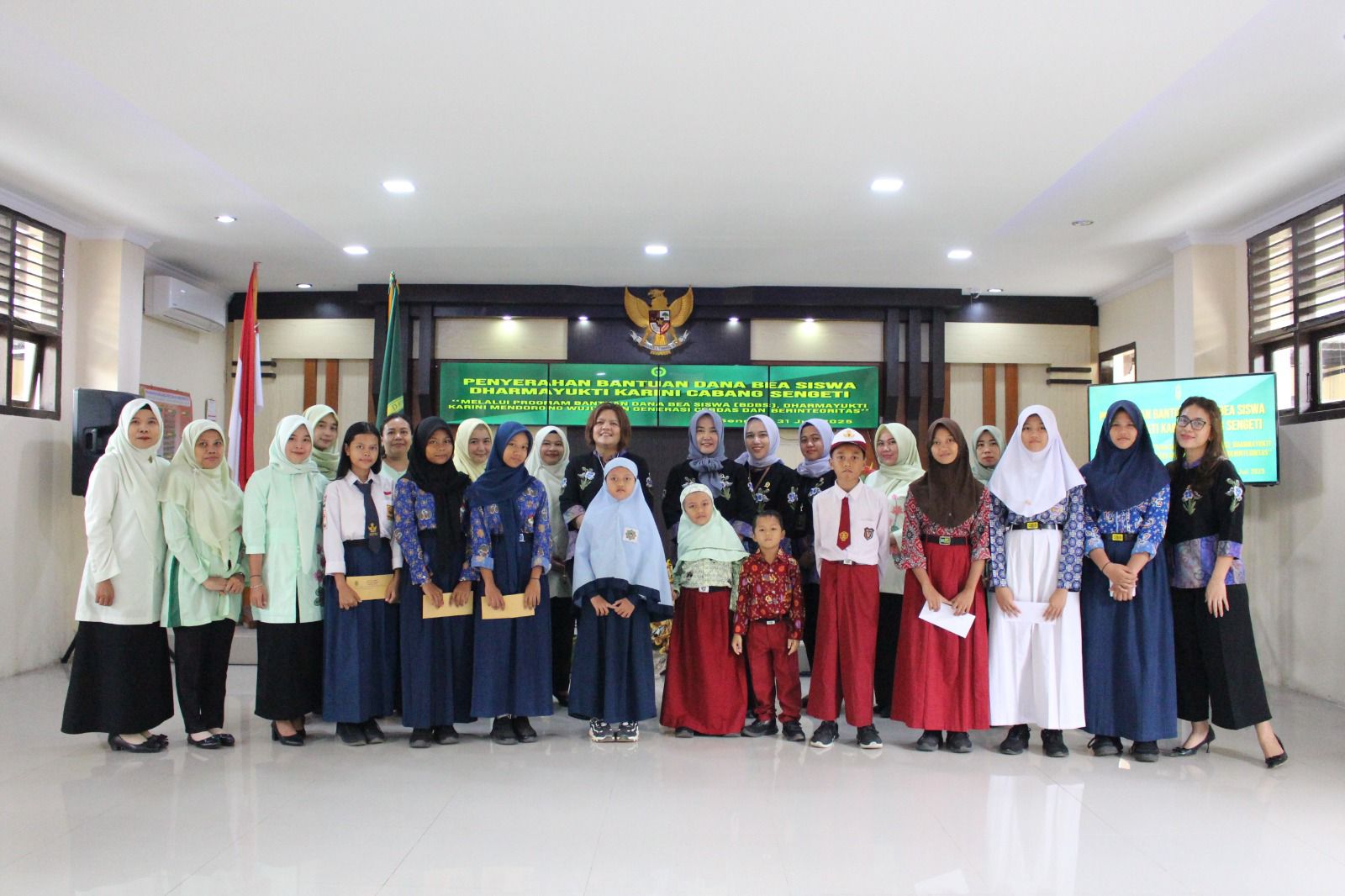 11 Siswa Terima DBDS, DYK Sengeti Dorong Generasi Cerdas Berintegritas