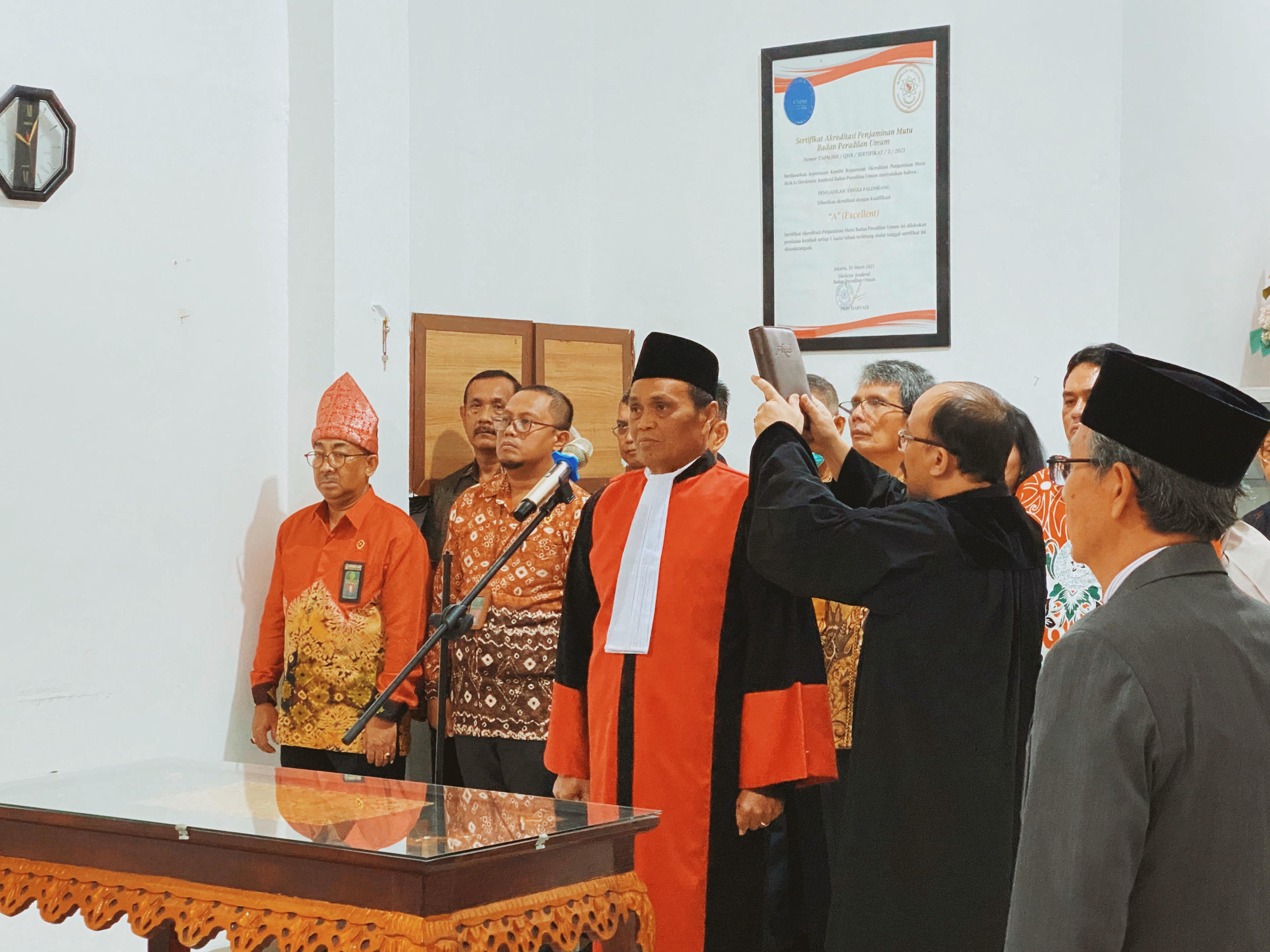 Berlangsung Khidmat dan Sederhana, Rosihan dan Jon Sarman Dilantik Jadi Hakim Tinggi
