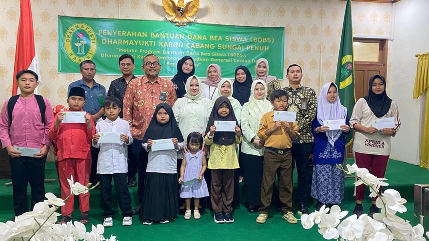 Dharmayukti Sungai Penuh Jambi Salurkan Beasiswa untuk Ciptakan Generasi Cerdas