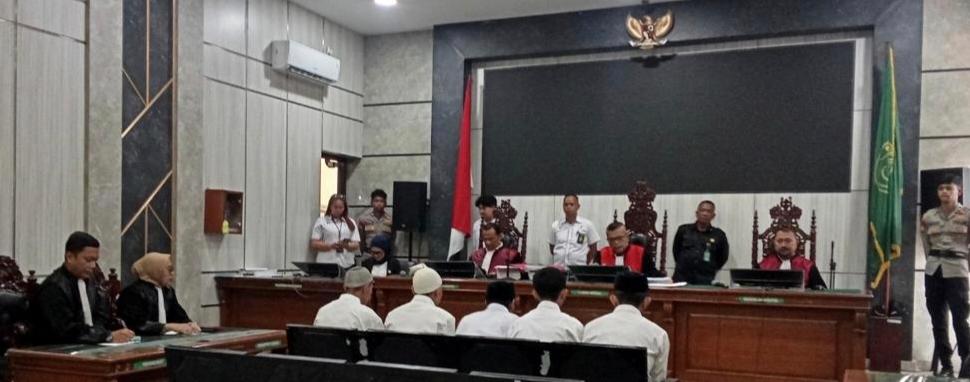 Diwarnai Demo, Sidang Pengrusakan Lahan Kebun Teh Berjalan Lancar