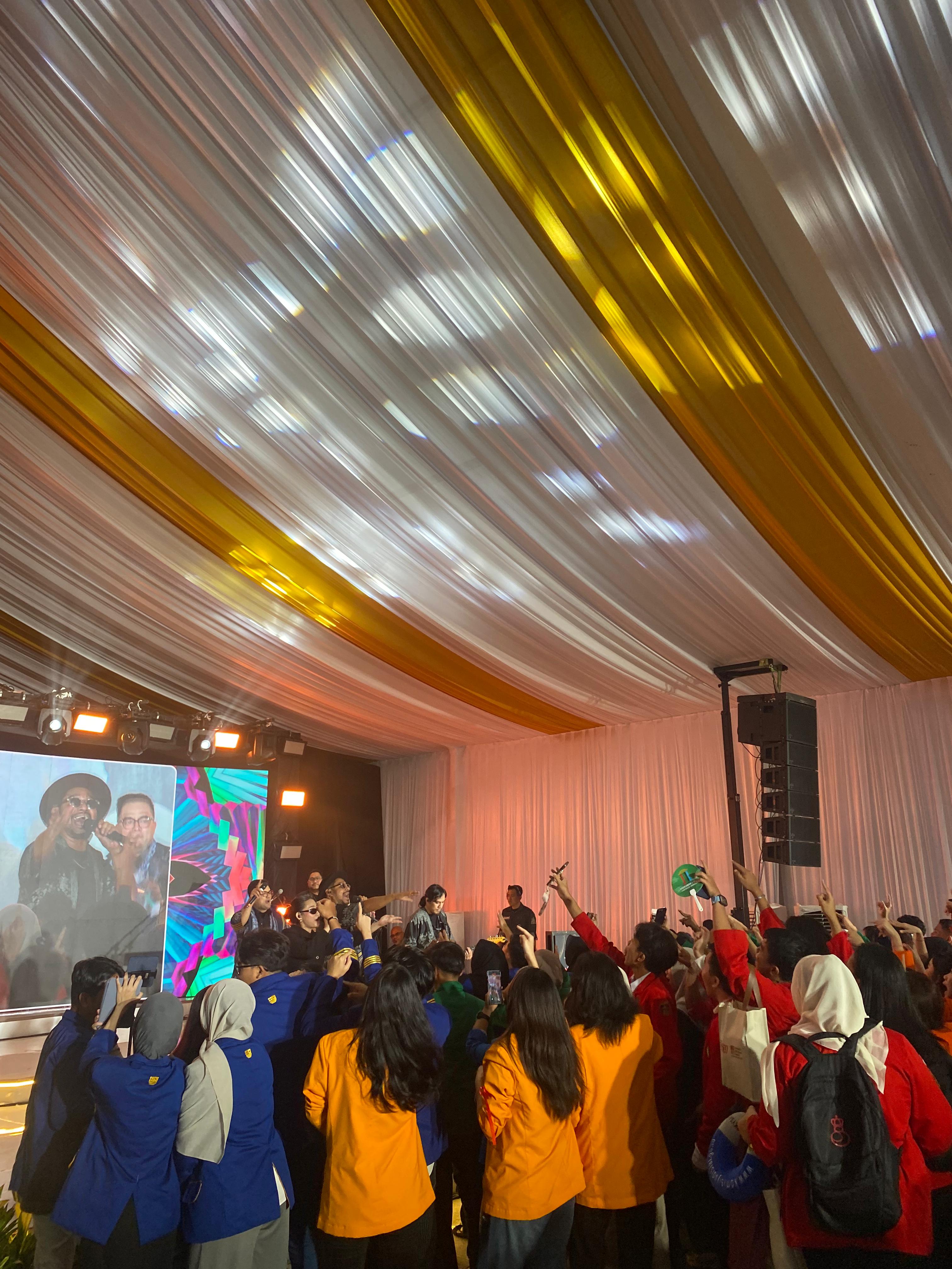 Doni & Friends Meriahkan Kampung Hukum 2026, Jadi Magnet Antuasias Mahasiswa