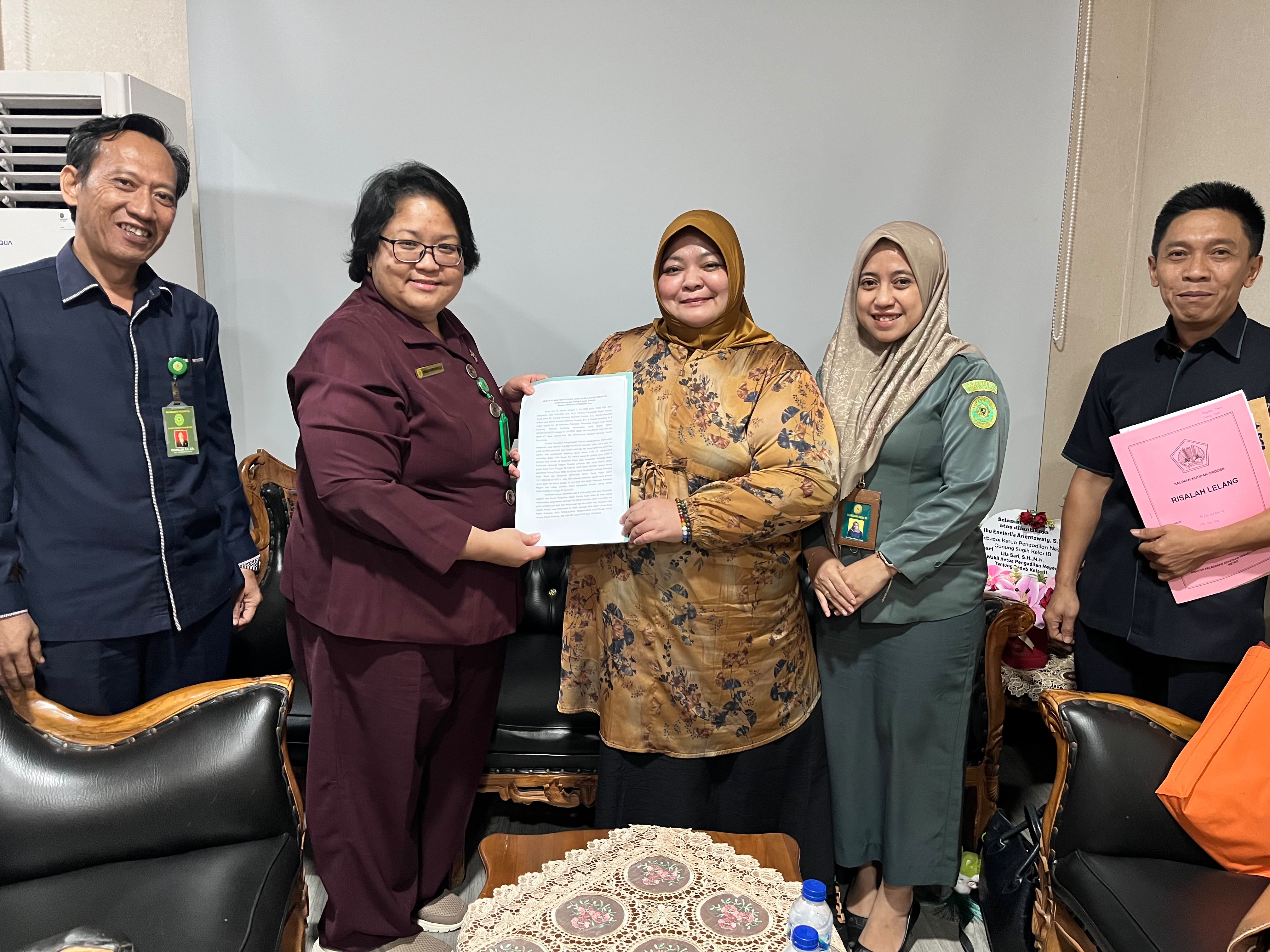 Eksekusi Tuntas! PN Gunung Sugih Serahkan Hasil Lelang Rp9,62 Miliar