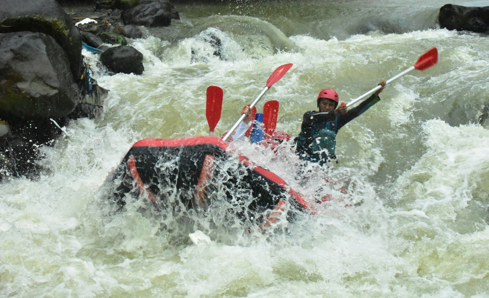 Foto Serunya Arung Jeram Hakim-Pegawai PN Jakpus di Sela Kepenatan Sidang