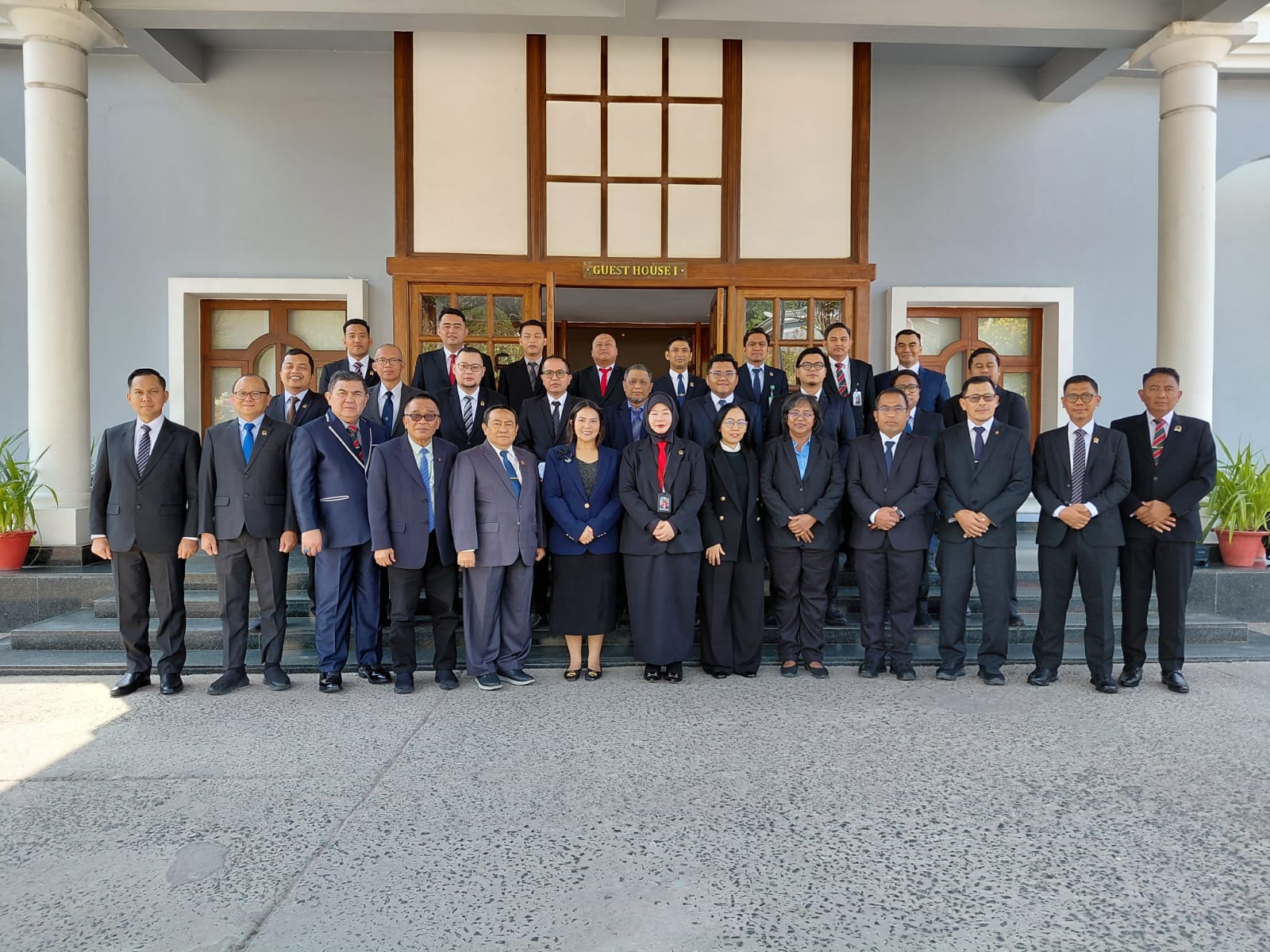 Hakim di Era Digital: Antara Kebebasan Individu & Integritas Peradilan dalam Perspektif Global