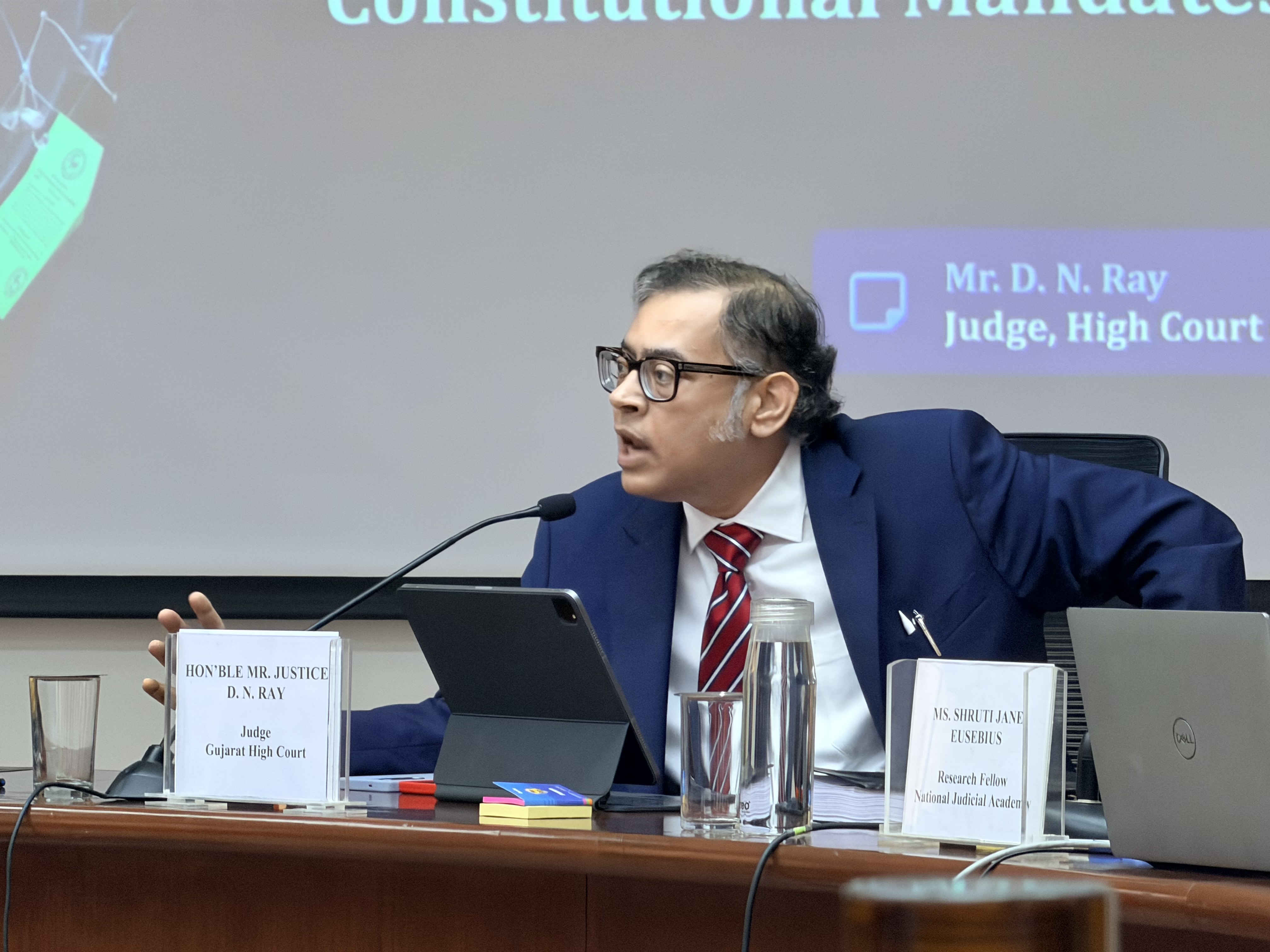 Dok. Mr. Justice D.N. Ray, Hakim Pengadilan Tinggi Gujarat.