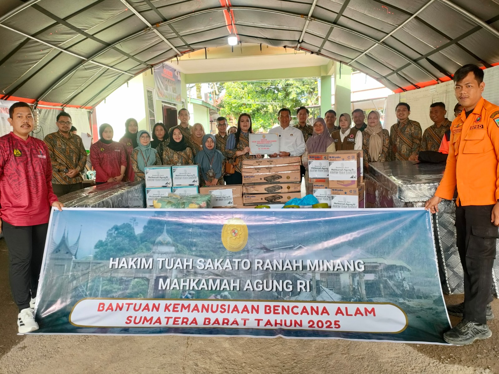Hakim Tuah Sakato Ranah Minang Salurkan Bantuan Bagi Korban Bencana
