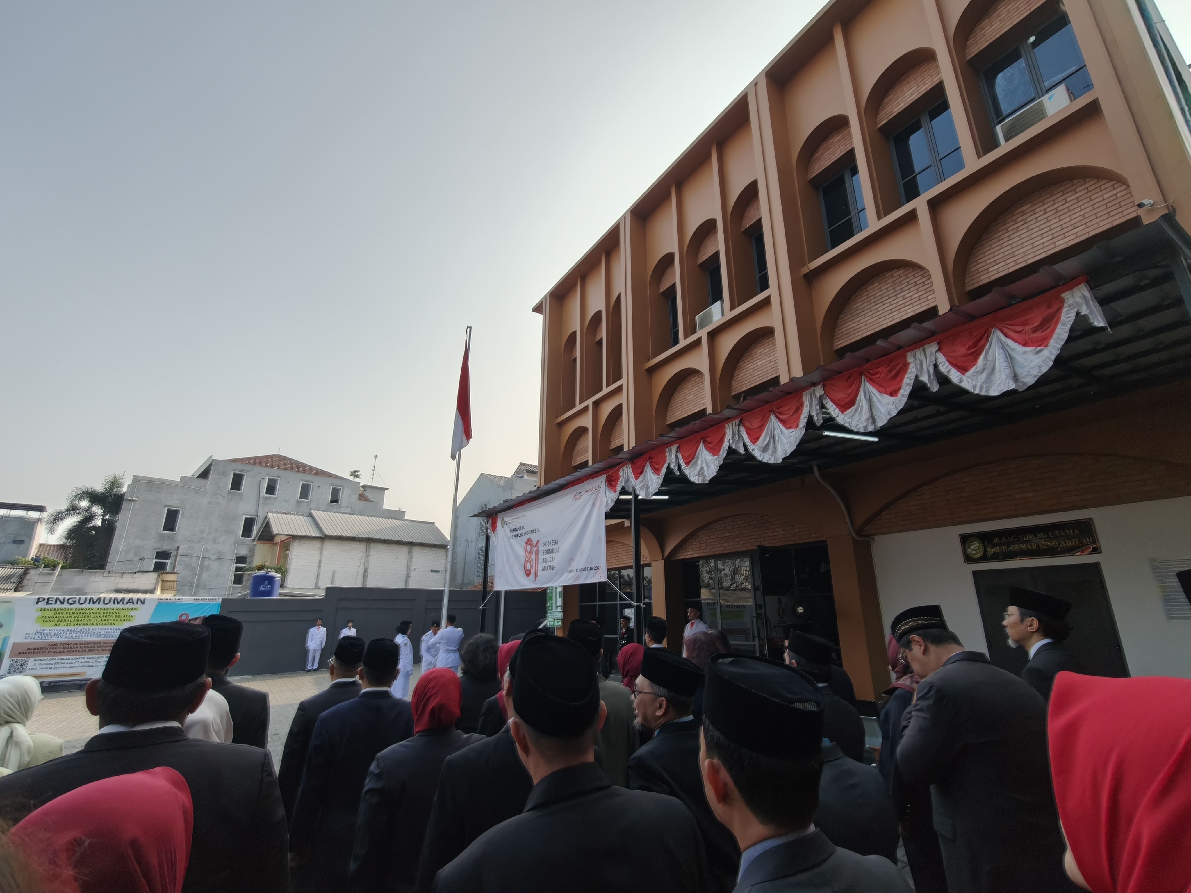 HUT Ke-81 RI, PN Jaksel Kobarkan Semangat di Gedung Sementara