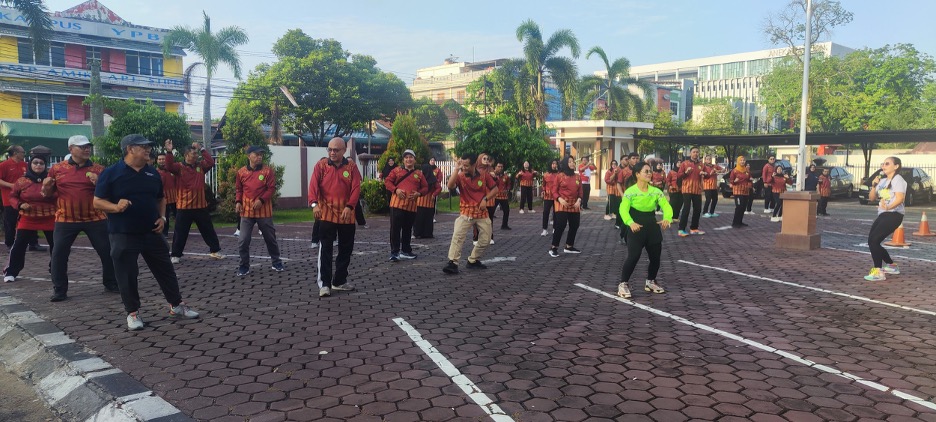 Jaga Kesehatan dan Kekompakan, Hakim-Aparatur PN Pontianak Senam Pagi