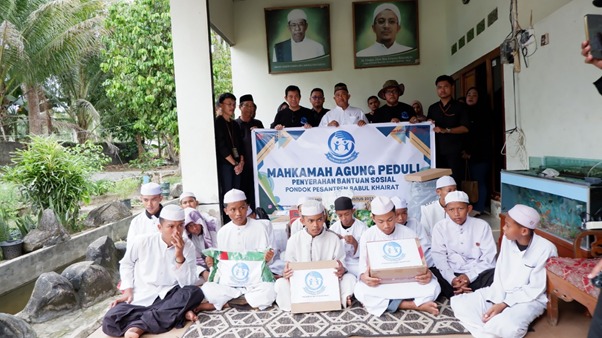 Jalankan Program MA Peduli, PN Mempawah Gelar Bakti Sosial di Pondok Pesantren