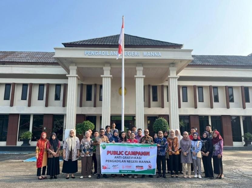 Jumat Berkah, PN Manna Ajak Warga Bersama Lawan Korupsi dan Gratifikasi