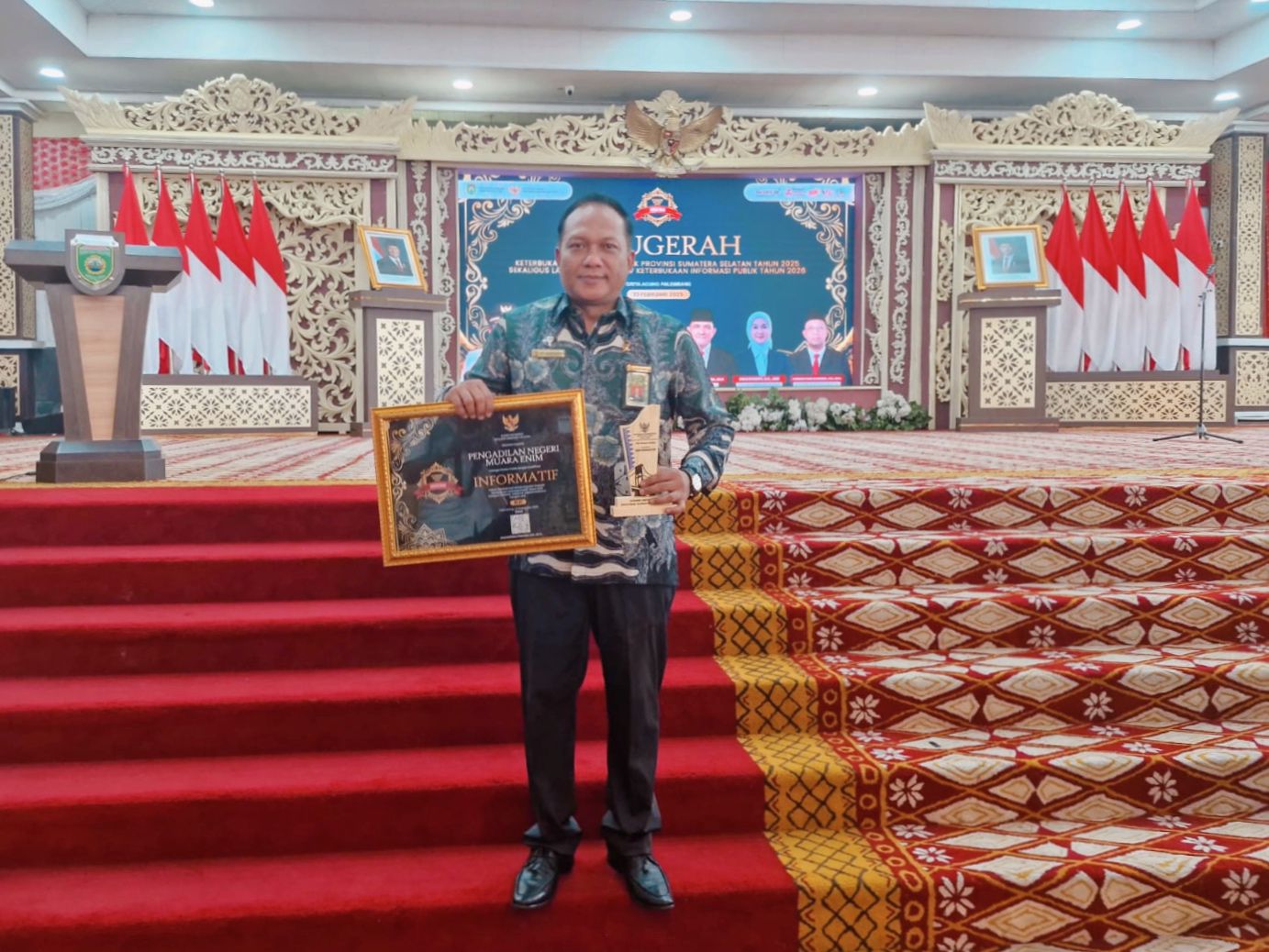 Kembali Berprestasi, PN Muara Enim Terima Anugerah Keterbukaan Informasi Publik