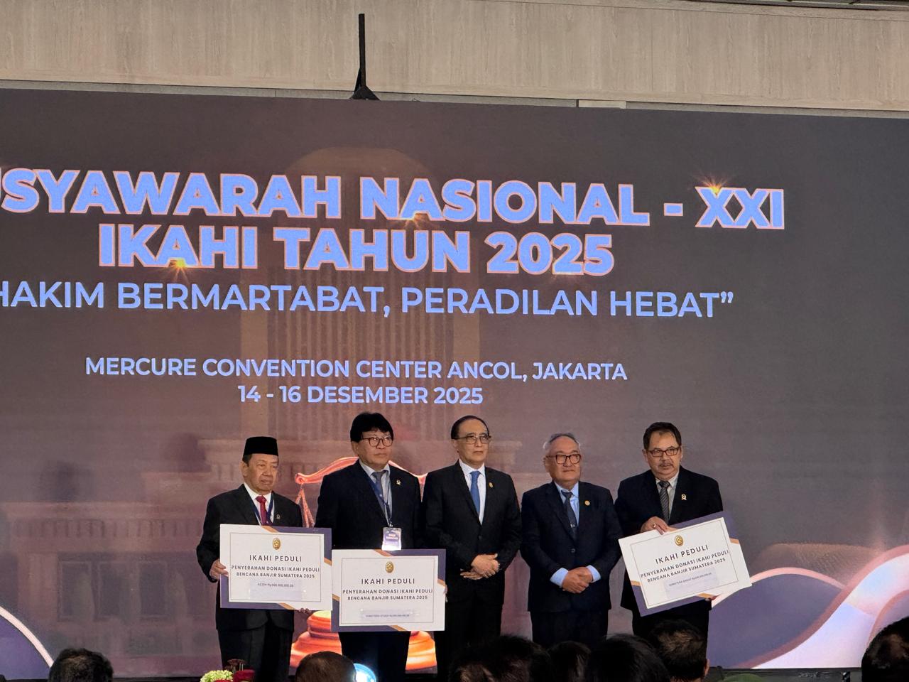 Pemberian simbolis (dok.dandapala)