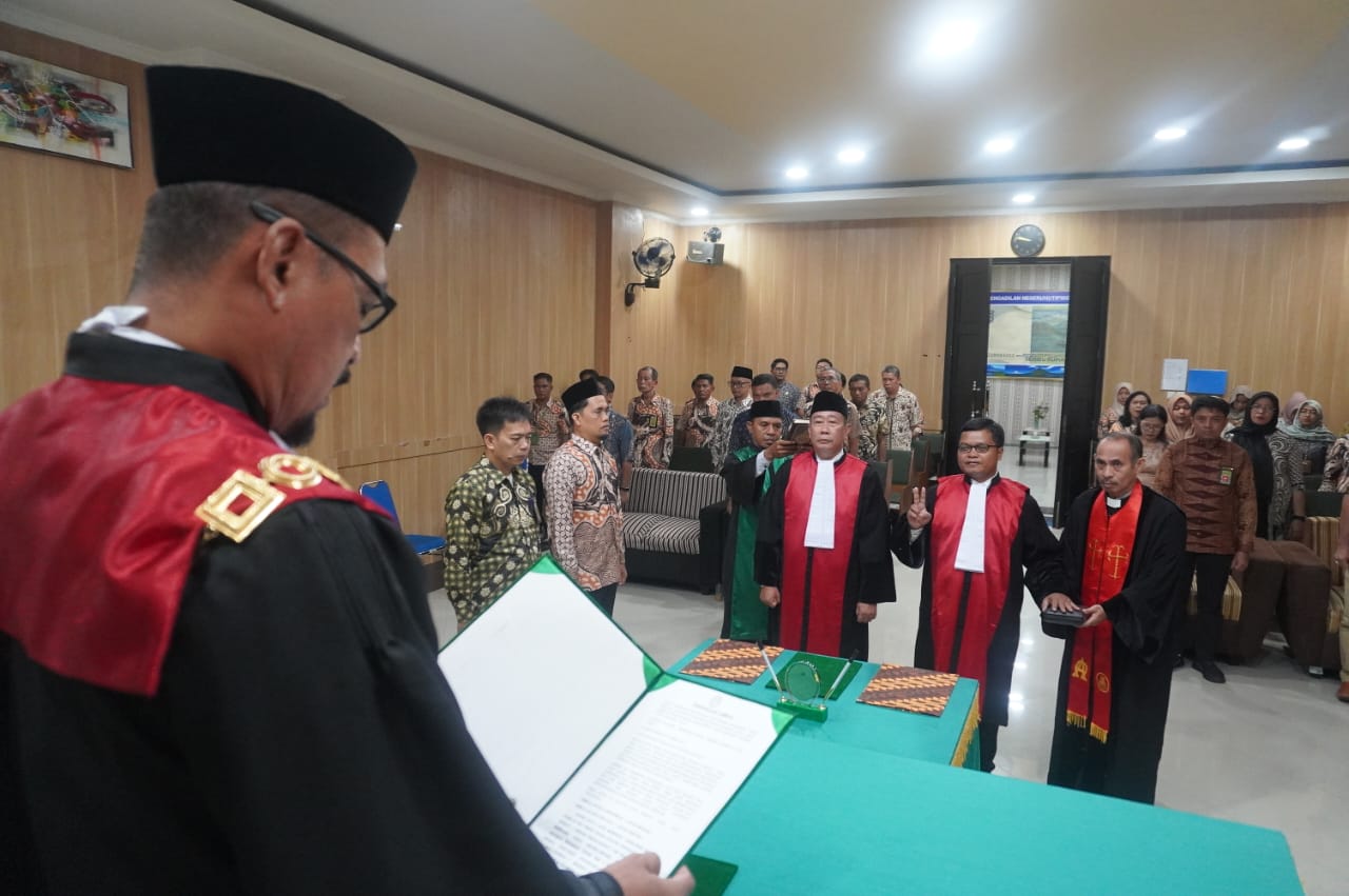 Ketua PN Ternate Lantik 2 Mantan Advokat Jadi Hakim Ad Hoc Tipikor