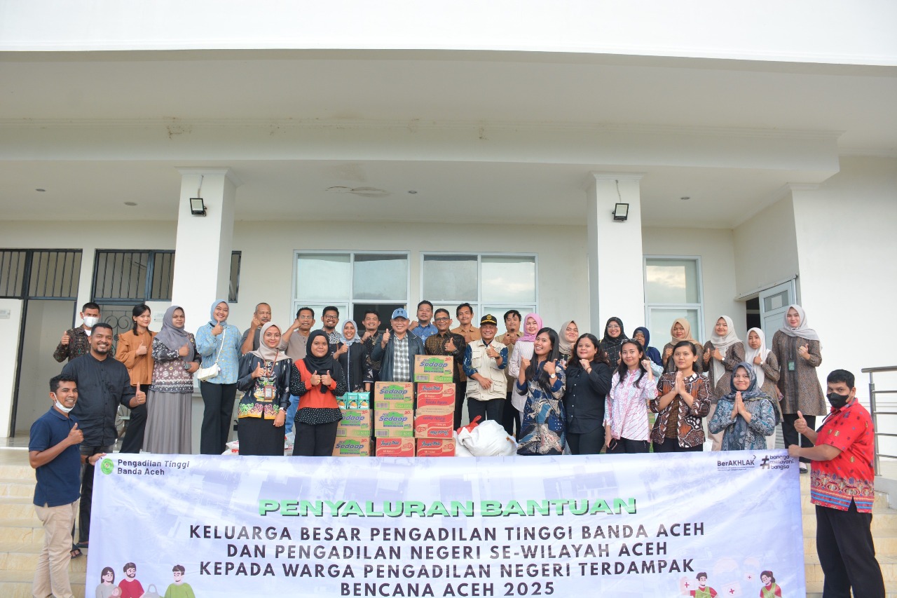 Ketua PT Banda Aceh Salurkan Bantuan Untuk 11 Pengadilan Terdampak Banjir