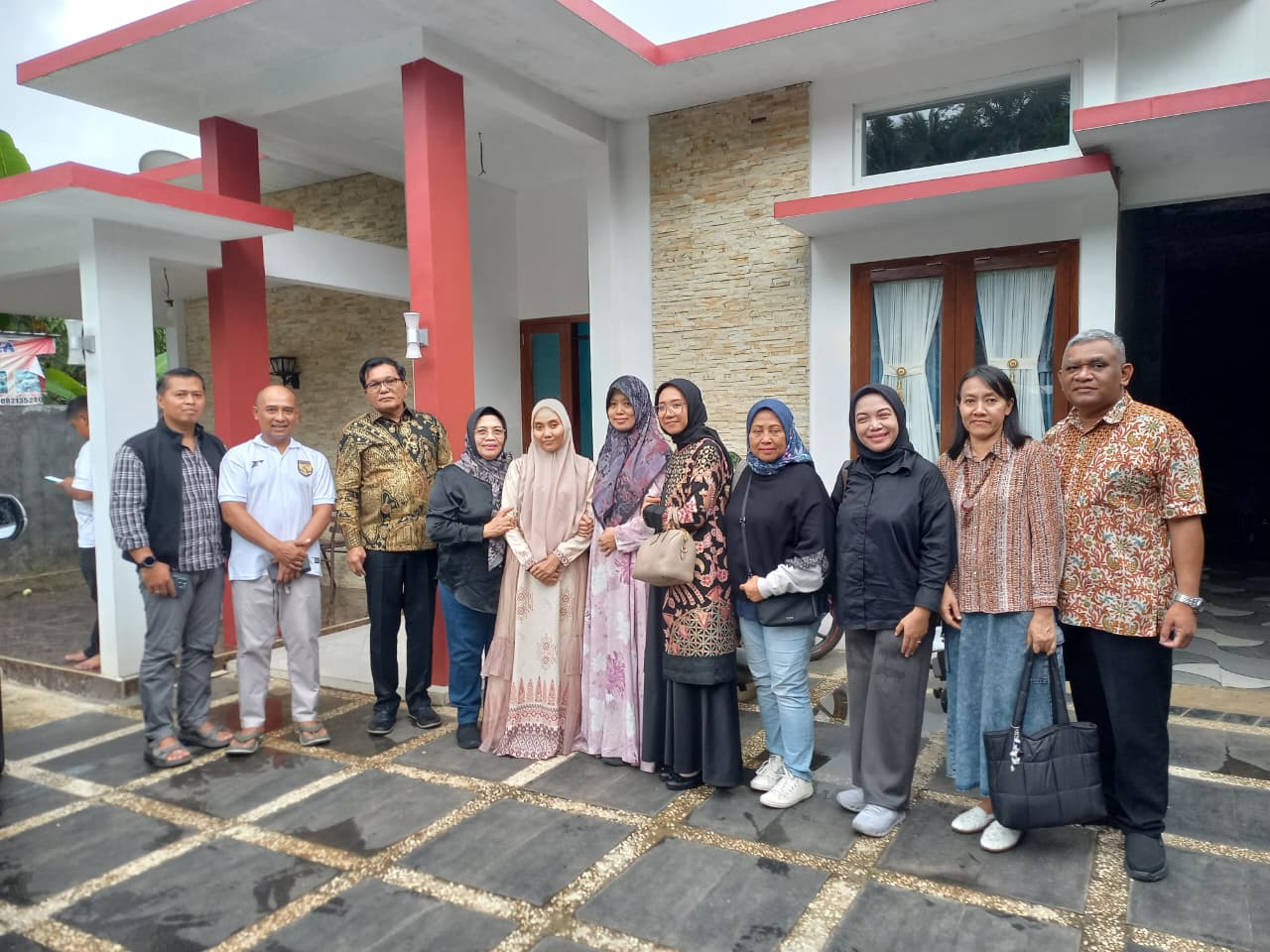 Ketua PT Riau Salurkan Tali Asih ke Keluarga Alm Triadi Eks Ketua PN Bengkalis