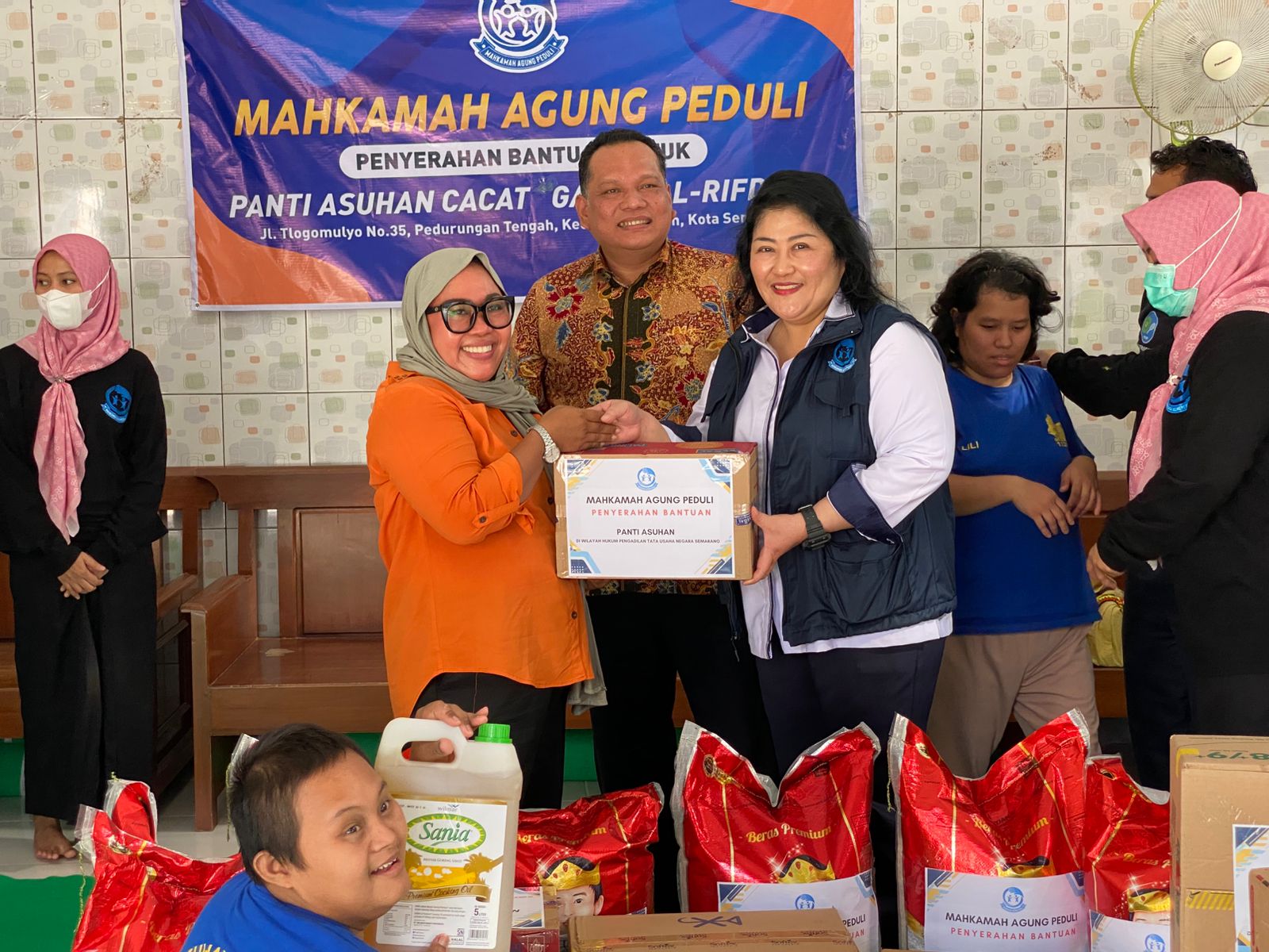 MA Peduli Salurkan Bantuan ke Panti Asuhan Cacat Ganda Al-Rifdah Semarang
