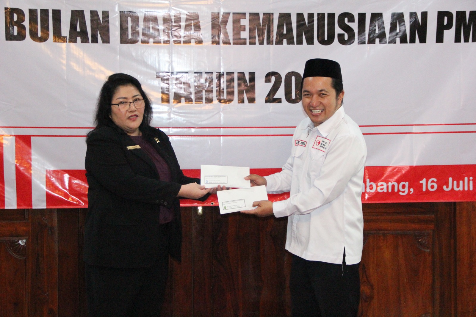 MA Peduli Serahkan Bantuan Kemanusiaan ke PMI Rembang