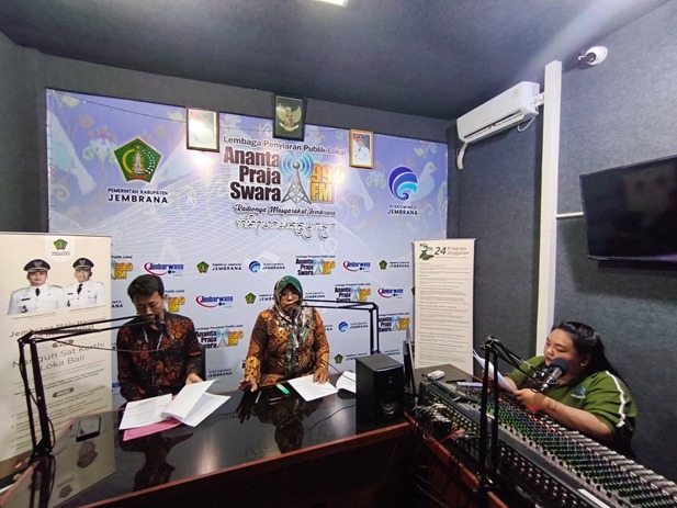 Melalui Radio, PN Negara Sosialisasikan Layanan Pengadilan Secara Elektronik