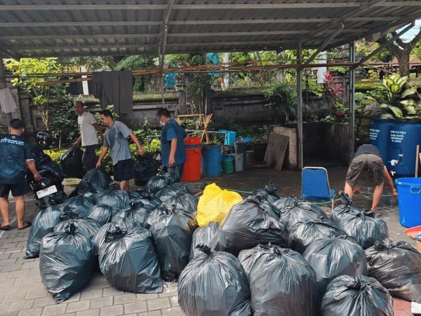 Kerja bakti PT Denpasar (ist.)
