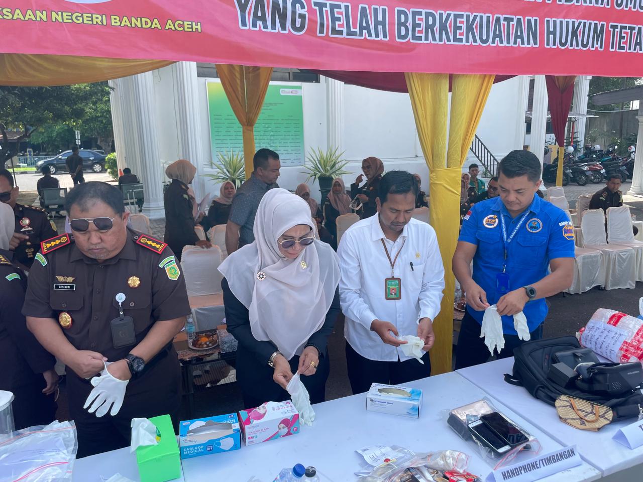 PN Banda Aceh Ikuti Pemusnahan Barang Bukti Narkoba hingga Pistol Mainan