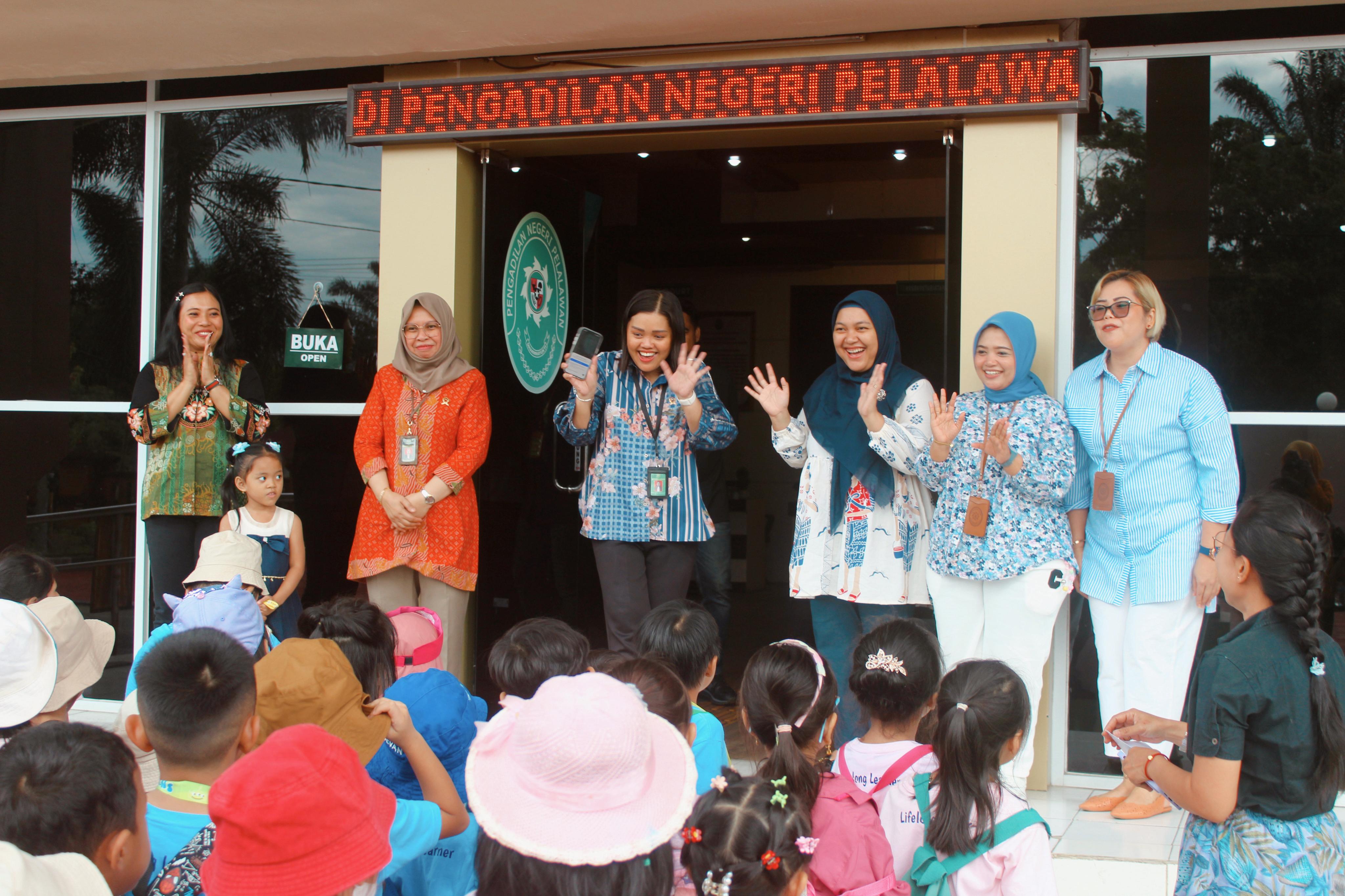 PN Pelalawan Riau Diserbu Puluhan Murid TK, Ada Apa?