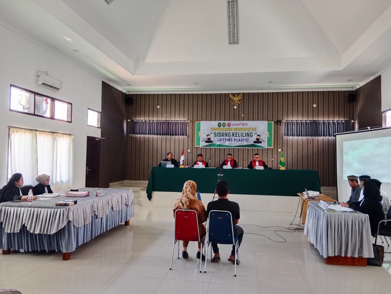 Tempuh 12 Jam Via Darat & Laut, PN Pasarwajo Gelar Sidang Keliling