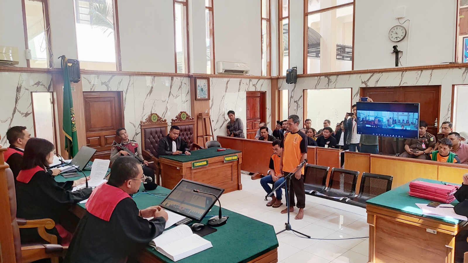 Tok!  Penanam Ganja di Lereng Semeru Dihukum 20 Tahun Penjara