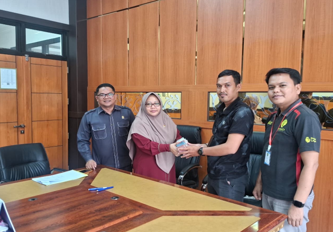 Wujud Kepastian Hukum, PN Pulau Punjung Serahkan Hasil Bersih Lelang