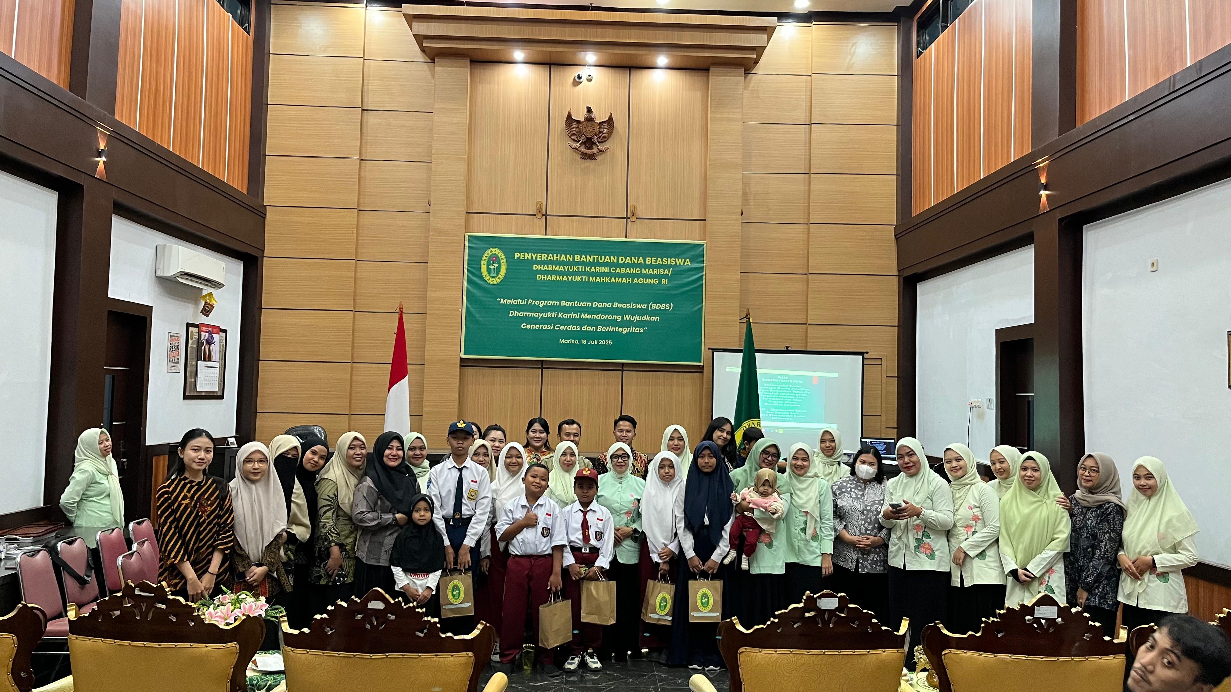 Wujudkan Generasi Cerdas Berintegritas, DYK Cabang Marisa Serahkan BDBS