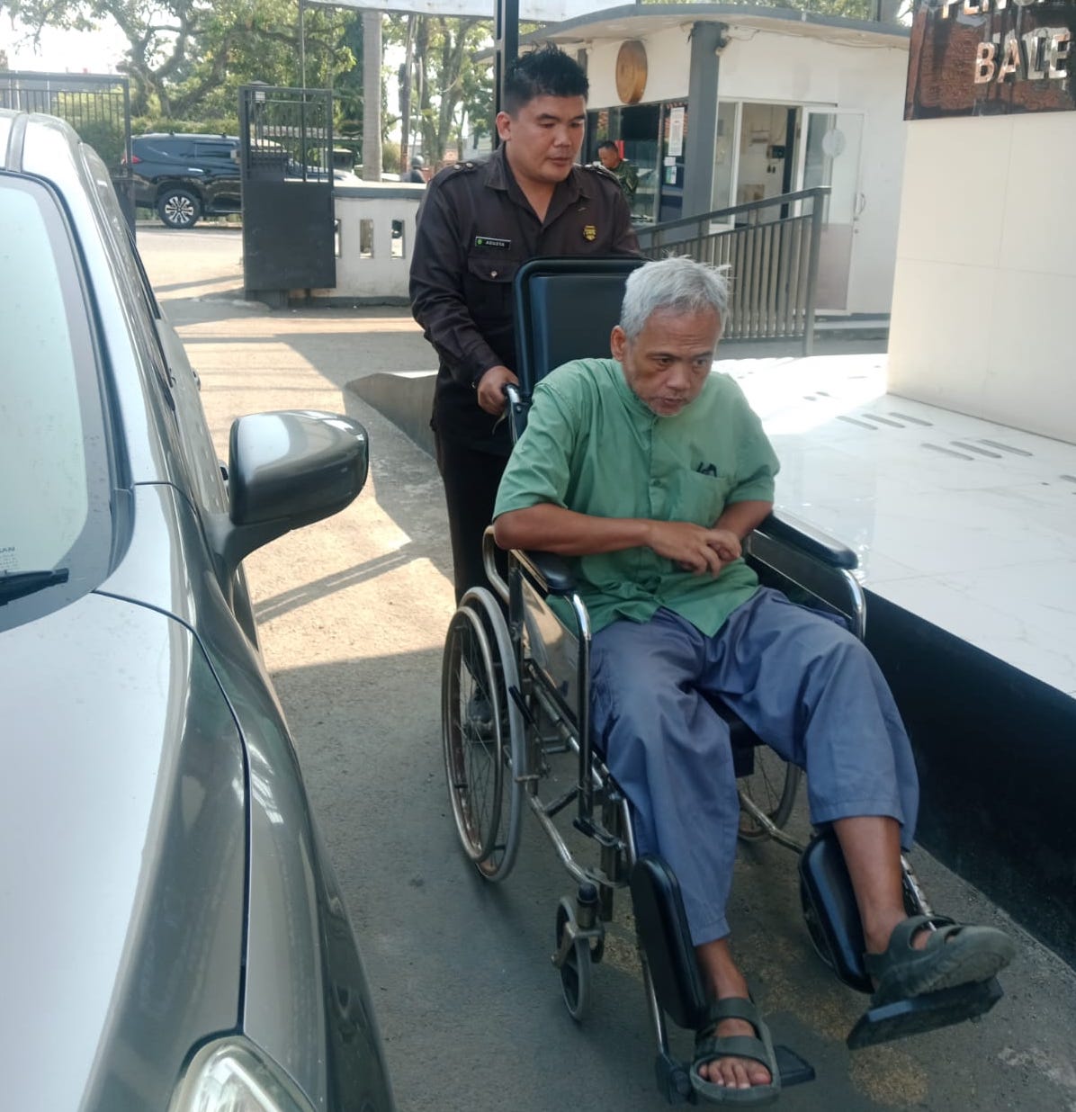 Beda Petugas, Standar Layanan Yang Sama