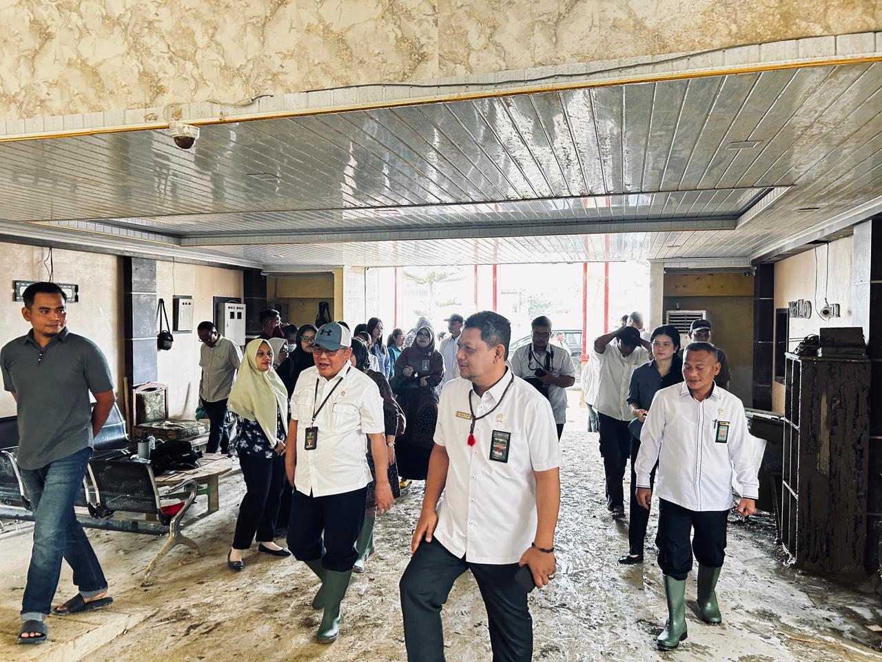 Dirjen Badilum Kunjungi PN Kuala Simpang Pasca Banjir Aceh