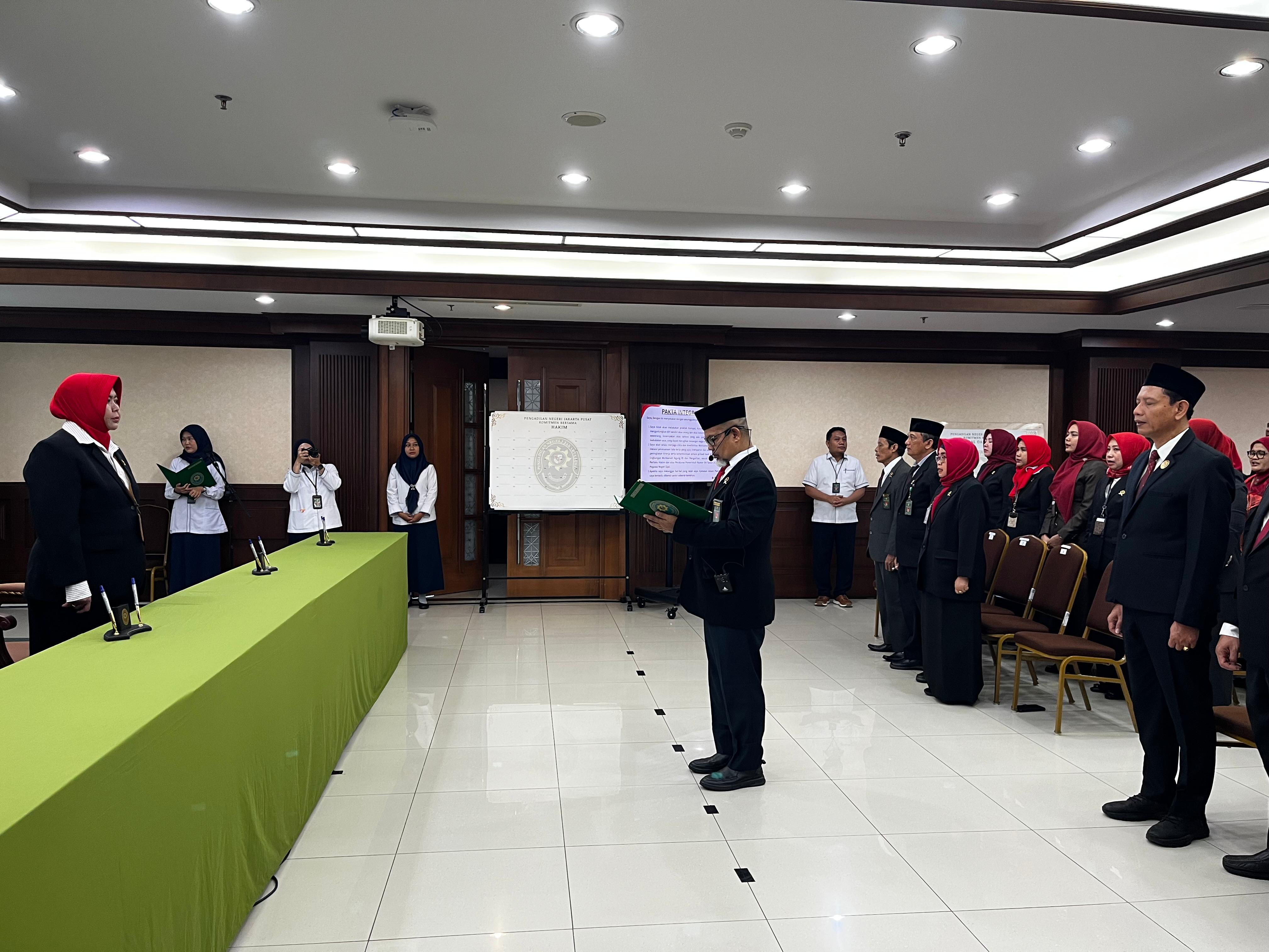 Ketua PN Jakpus Pimpin Penandatanganan Pakta Integritas Hakim dan Pegawai