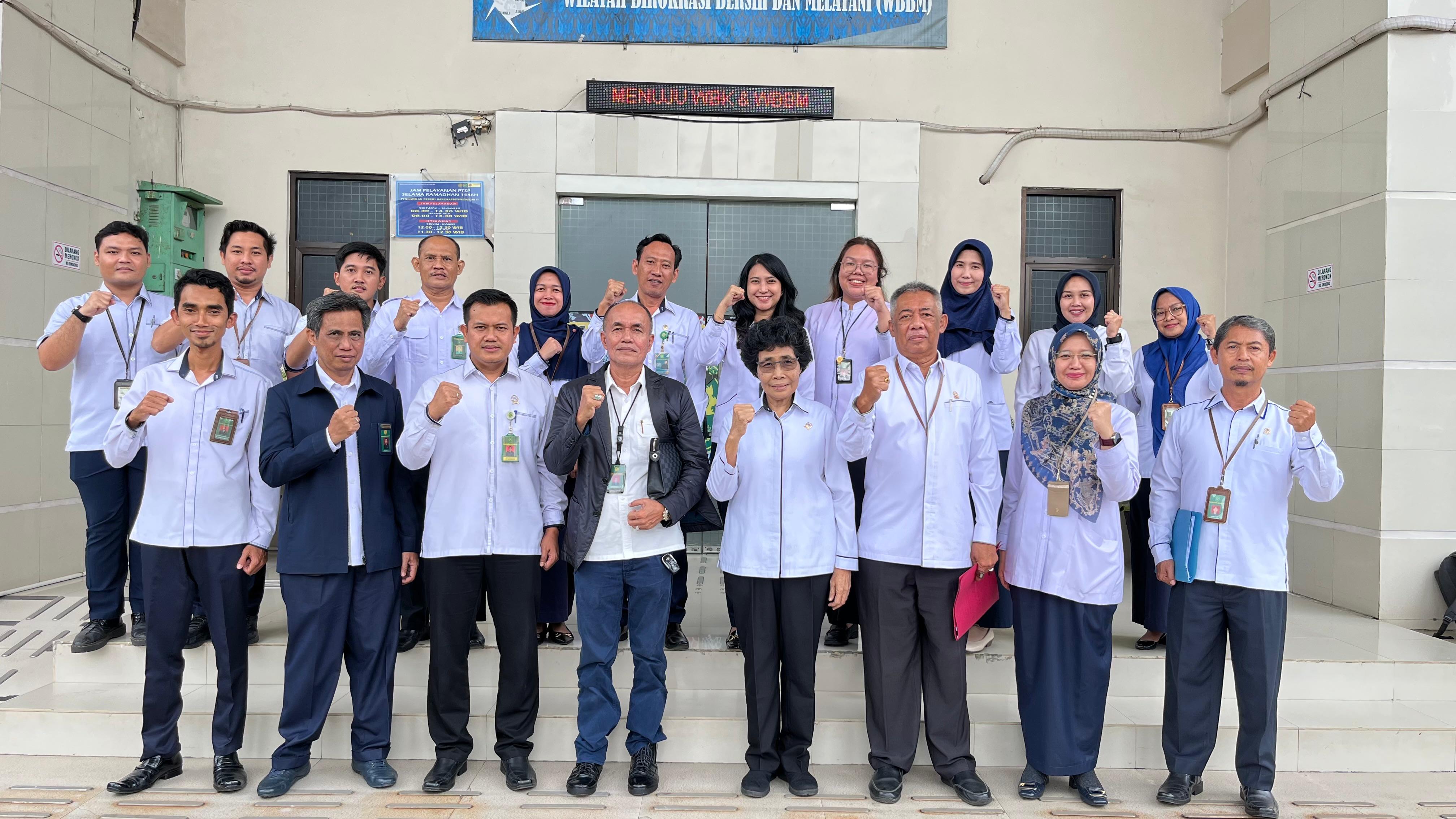 Lakukan Penilaian Kinerja, Albertina Ho dan Tim PT Banten kunjungi PN Rangkasbitung