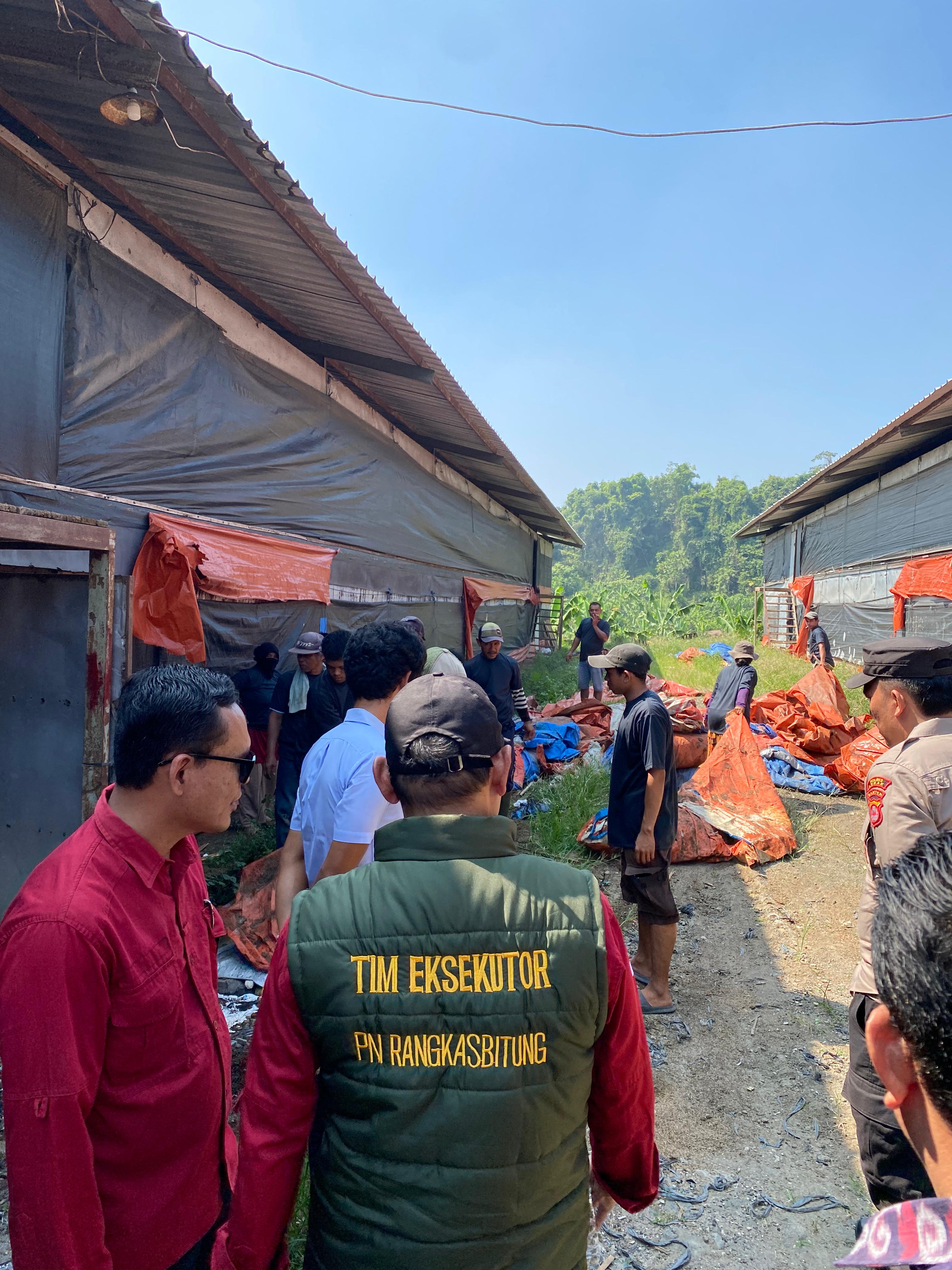Potret Tim Eksekutor PN Rangkasbitung Saat Laksanakan Eksekusi Riil