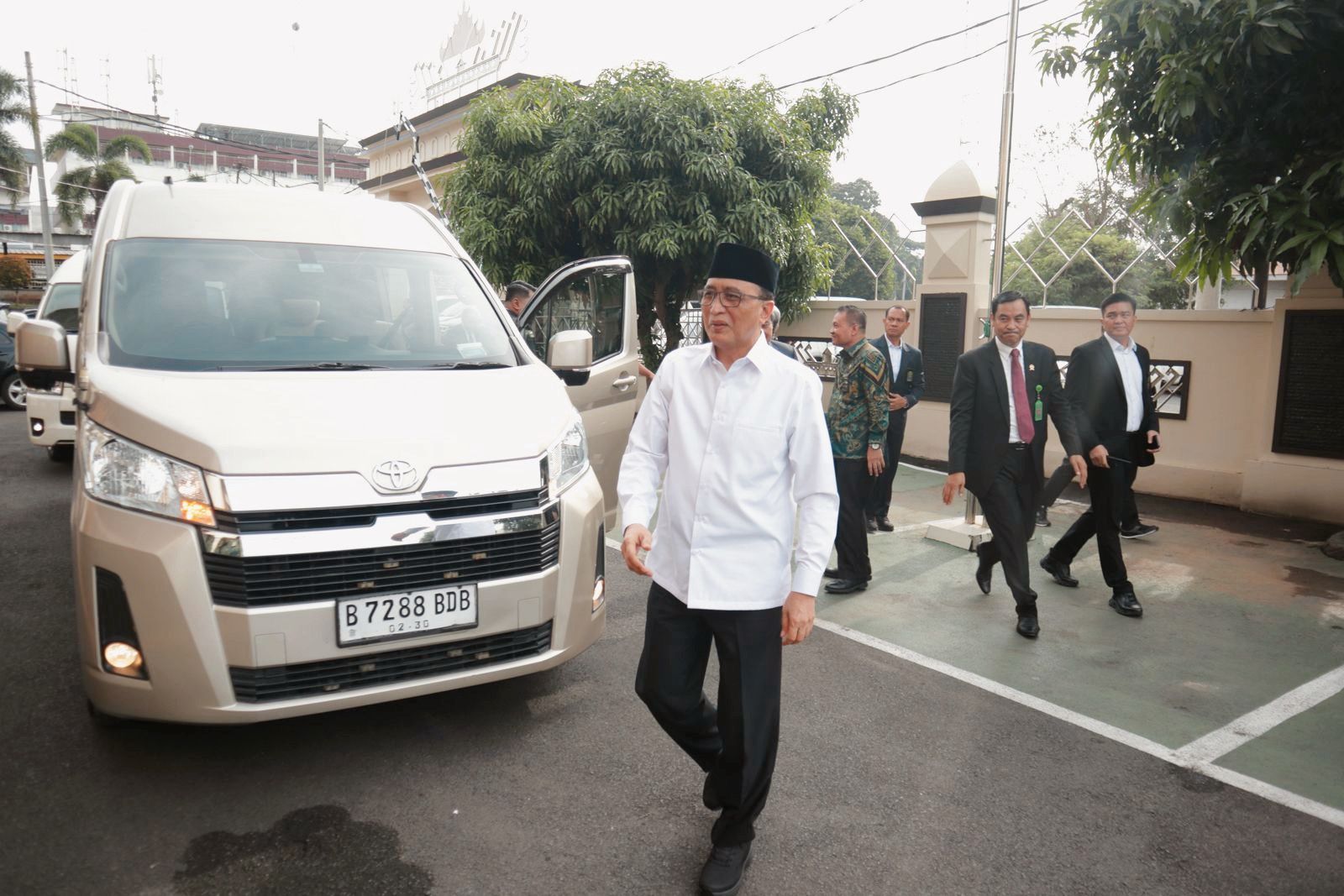 Tampak kesederhanaan Pakaian dan Kendaraan yang digunakan oleh Ketua MA